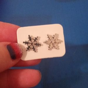Snowflakes stud Christmas earrings (brand new)